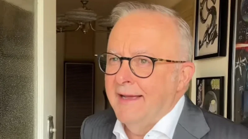 Sketch d'Anthony Albanese sur les réseaux sociaux : le Premier ministre s'associe au duo comique Swag on the Beat pour toucher les jeunes électeurs