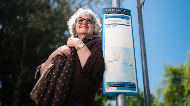 Après que Lyn ait obtenu un permis de conduire restreint alors qu'elle avait 80 ans, son monde est devenu plus petit et plus solitaire.