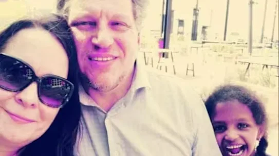 Desree Pether et son mari, Robert Pether, avant son emprisonnement en Irak, ainsi que leur fille.