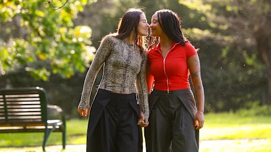 Tamara Natt et Aurelia St Clair disent que s'embrasser a toujours été un moyen important de se connecter l'une à l'autre.