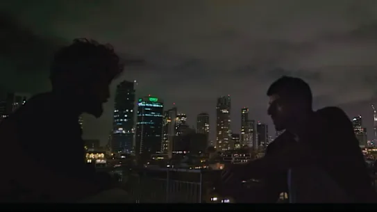Une scène du documentaire NAZA, filmé la nuit sur les toits de Tel-Aviv dans le plus grand secret.