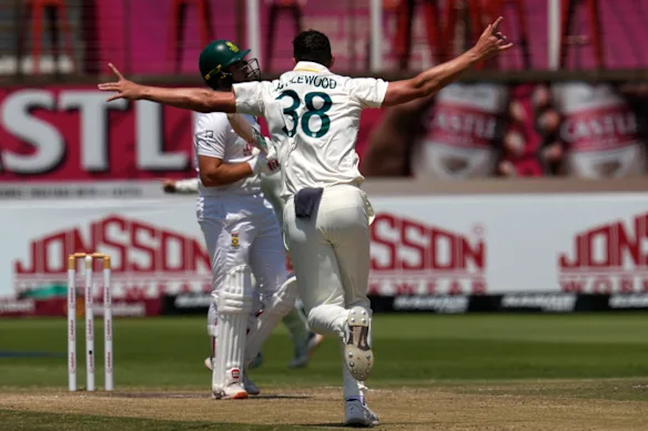 Josh Hazlewood s'est démarqué avec six guichets lors de la deuxième manche de l'Afrique du Sud. 