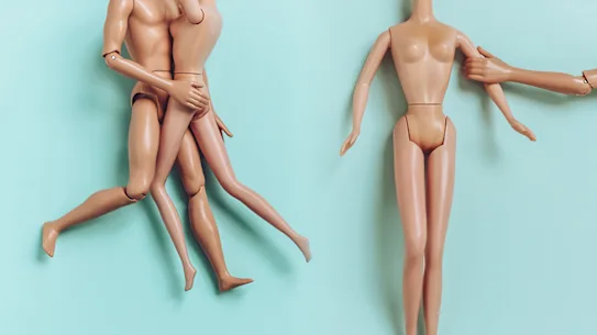 Au moins, se préparer pour une orgie éliminerait la question de savoir « Que porter ? » angoisse, non ?