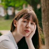 Livres de Sally Rooney : la romancière irlandaise retire ses œuvres de la vente au Royaume-Uni en raison du soutien de Palestine Action
