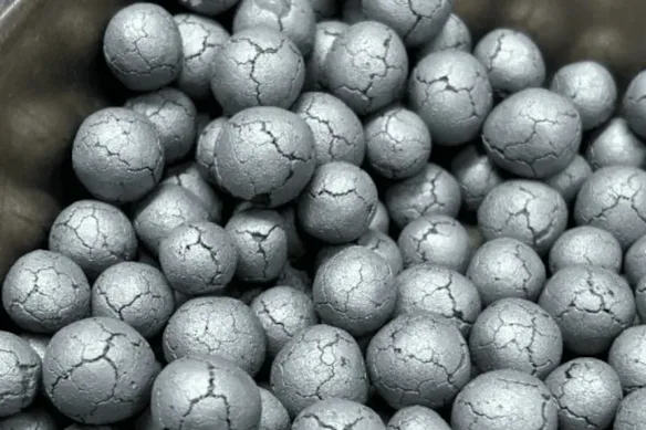 Les granulés de réduction directe haut de gamme d'Iron Bear, une alimentation cruciale pour la production d'acier DR, une technologie propre pour produire de l'acier en utilisant du gaz naturel ou de l'hydrogène au lieu du charbon.