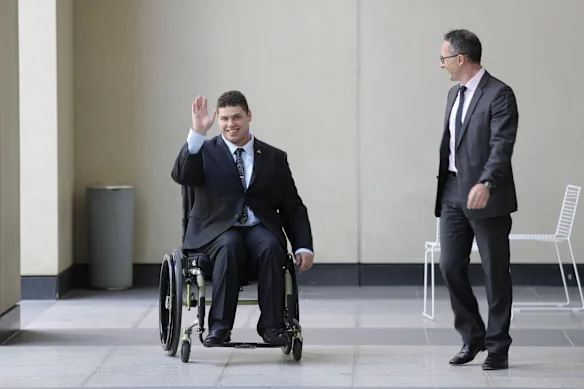 Le sénateur Jordan Steele-John au début de sa carrière parlementaire avec le leader de l'époque, Richard Di Natale. 