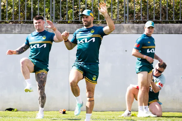 Reece Walsh a félicité l'arrière champion des Roosters James Tedesco pour sa contribution à l'entraînement australien.