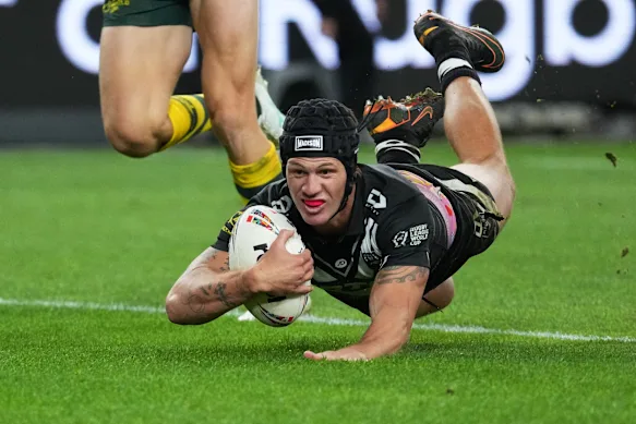 Kalyn Ponga a marqué un essai élégant avec un bras cassé lors de ses débuts pour la Nouvelle-Zélande.