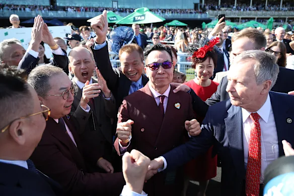 Leung Shek-kong, propriétaire de Ka Ying Rising, célèbre la victoire.