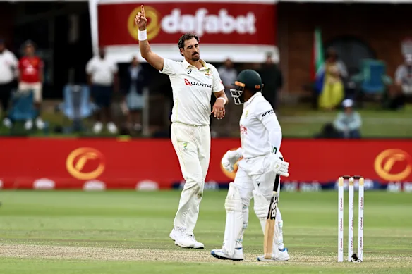 Mitchell Starc revendique le guichet de Temba Bavuma.