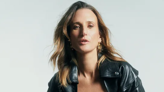 Camille Cottin assume davantage de rôles basés en France pour être proche de sa jeune famille.