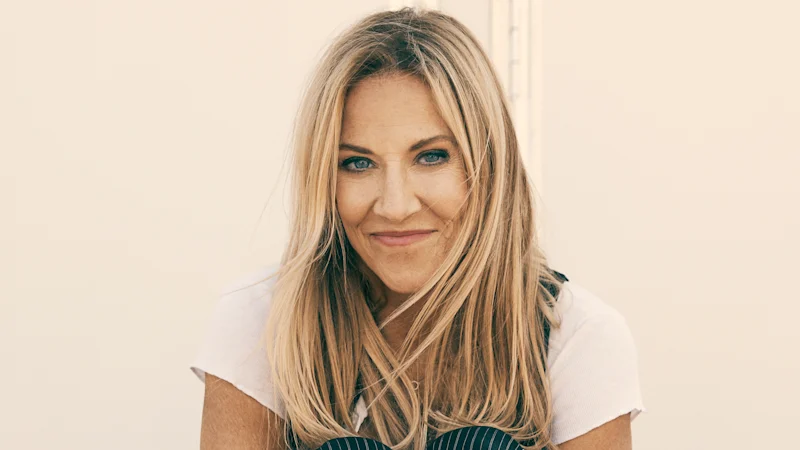 Sheryl Crow : Comment l'icône de la musique trouve de l'espoir, prend soin d'elle-même et ouvre un nouveau chapitre créatif avec son dernier album Pick You Up