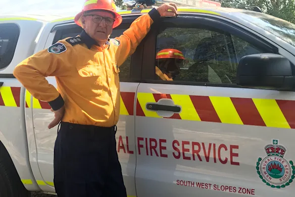 Peter Holding, 71 ans, agriculteur de troisième génération près de Harden, Nouvelle-Galles du Sud, affirme qu'il y a moins de volontaires pour les pompiers ruraux.