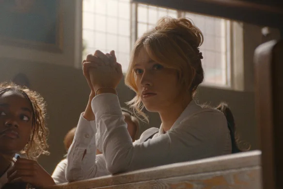 Kristina Bogic dans le rôle d'Anya dans The Body.
