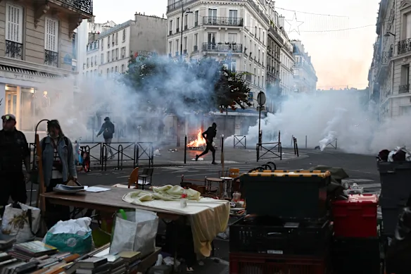 Paris brûle : certains aspects de la crise française sont communs à pratiquement toutes les grandes économies avancées.