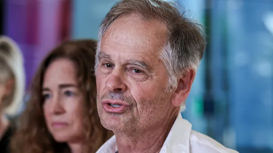 Phil Haines à l'hôpital Alfred annonçant que sa femme avait perdu ses deux jambes.