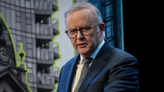Le Premier ministre Anthony Albanese a passé la matinée à défendre la diffusion par son bureau d'un « sale dossier ». 