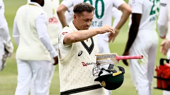 Marnus Labuschagne s'en va péniblement après avoir jeté son guichet à Gqeberha.