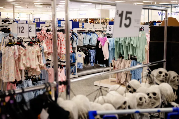 Big W Plumpton fait partie des rares magasins qui ont été rénovés pour attirer les acheteurs.