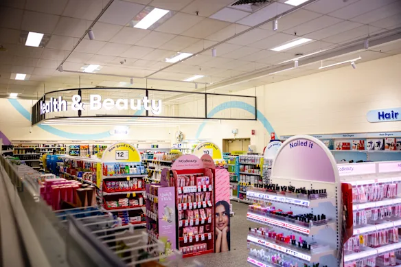 Big W Plumpton a été rénové pour créer des sections distinctes pour les produits de santé, de beauté et de technologie.