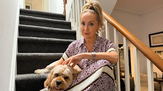 Melissa Hoyer et son chien, Scout. Les cambrioleurs « partent du principe que vous êtes en sécurité pendant que vous dormez ».