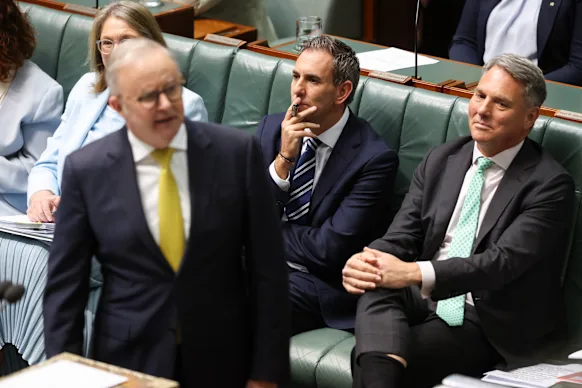 La relation entre Jim Chalmers et Anthony Albanese est sous le feu des projecteurs compte tenu de la forte réaction politique aux mesures budgétaires clés.