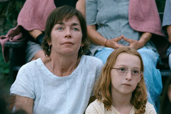 Julianne Nicholson (à gauche) et Zoe Ziegler dans Janet Planet.