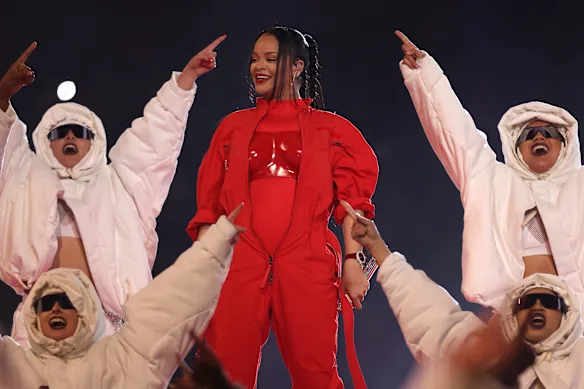 Rihanna à la mi-temps du Super Bowl en 2023.