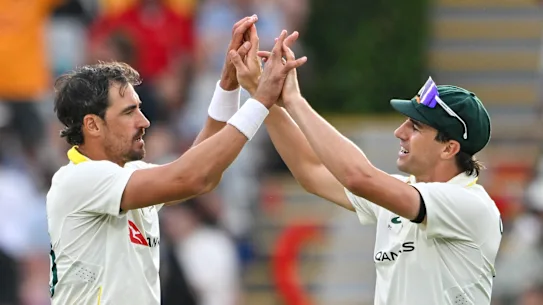 Mitchell Starc célèbre le guichet de Kagiso Rabada d'Afrique du Sud.
