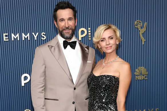 Noah Wyle avec sa femme, Sara Wells, aux Emmy Awards de cette année.