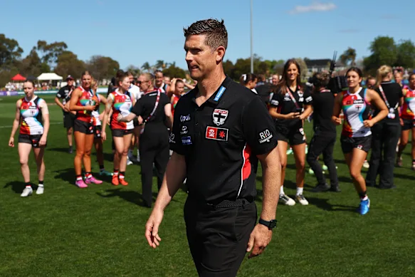 Adieu : Nick Dal Santo, ancien entraîneur de l'AFLW de St Kilda.