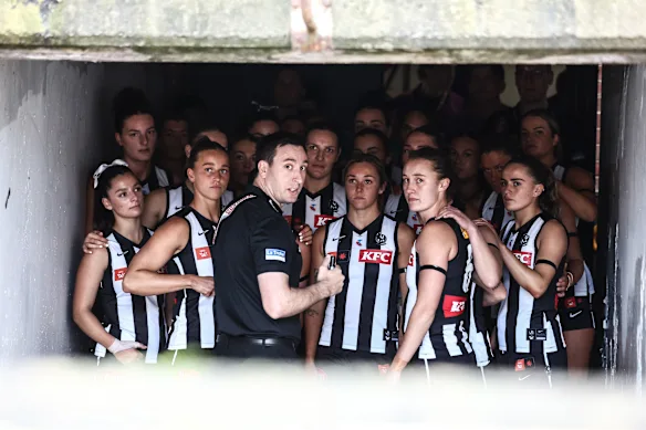 Sam Wright a récemment démissionné de son poste d'entraîneur principal de l'AFLW de Collingwood. 