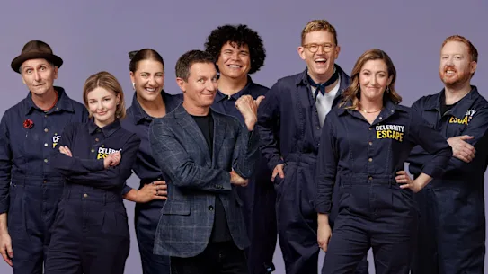 Le casting de Celebrity Escape (de gauche à droite) Frank Woodley, Abby Howells, Hayley Sproull, l'animateur Rove McManus, Josh Thomson, Chris Parker, Celia Pacquola et Luke McGregor.