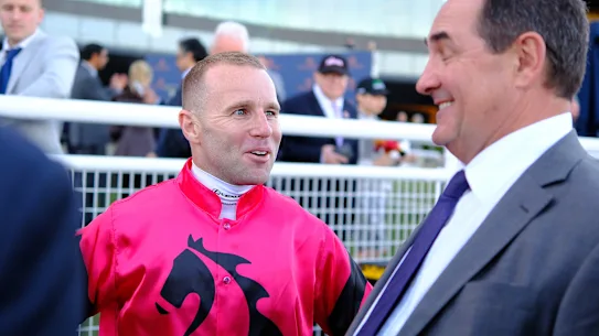 Tommy Berry et Michael Freedman après la victoire des Ninja's Missile Stakes.
