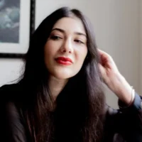 Revue Hell Days : Laura Elizabeth Woollett interroge le PMDD et la misogynie médicale