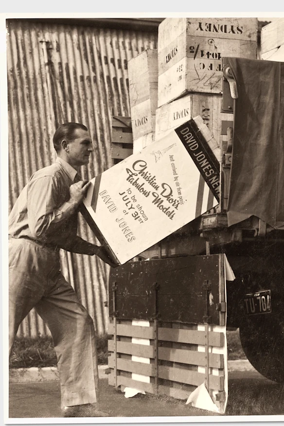 Le créateur français Christian Dior a organisé son premier défilé de mode international chez David Jones à Sydney en 1948.