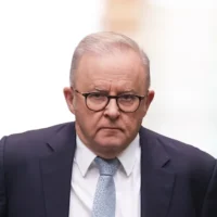 Leadership d&rsquo;Anthony Albanese : le Premier ministre éloigne les travaillistes de la RBA et qualifie les hausses de taux d&rsquo;« instrument contondant »