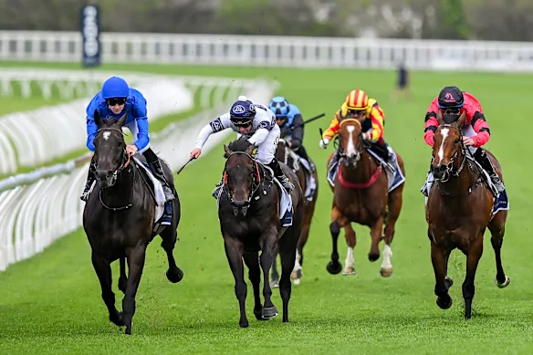 Périclès, à gauche, remporte les Russell Balding Stakes.