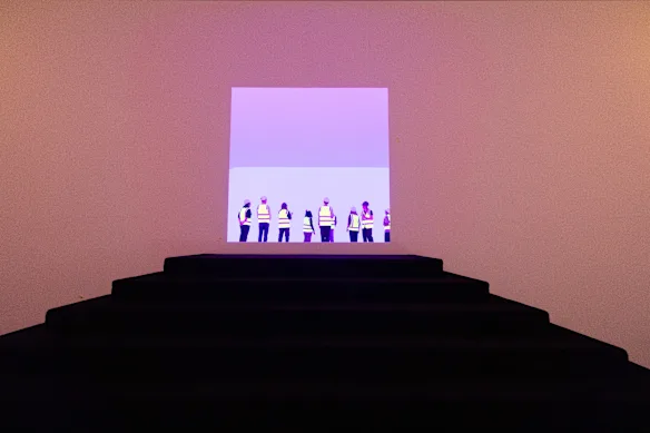 À l'intérieur de Shangri La (Over the Hump) de James Turrell, une installation lumineuse accessible via Task Eternal. 