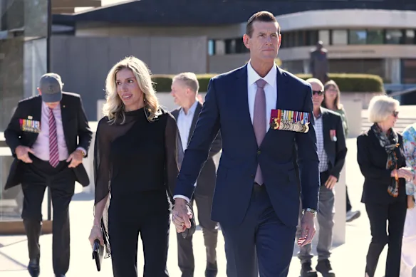 Ben Roberts-Smith arrive pour un service commémoratif national reconnaissant le 25e anniversaire du service australien en Afghanistan.