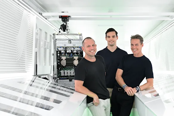 Les fondateurs de Firmus Technologies, Jonathan Levee, Tim Rosenfield et Oliver Curtis.