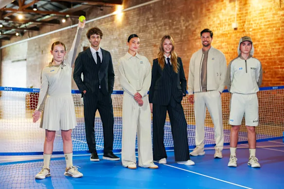 Boss a dévoilé les nouveaux uniformes de l'Open d'Australie, qui seront portés par les 4 000 membres du personnel tout au long des deux semaines de l'événement. 