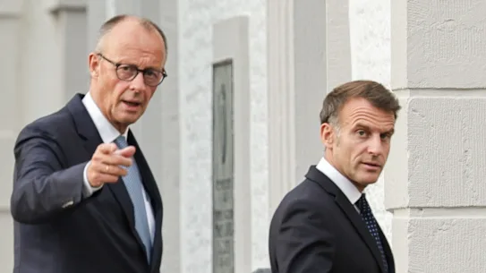 Alliance improbable : le chancelier allemand Friedrich Merz (à gauche) et le président français Emmanuel Macron veulent un nouvel instrument commercial de « dernier recours » contre les importations chinoises bon marché. 