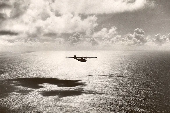 Le 10 juillet 1943, le premier vol Catalina « Double Sunrise » quitte Perth à destination de Ceylan (Sri Lanka). Il s'agit du service passagers régulier le plus long au monde en termes de temps écoulé. 