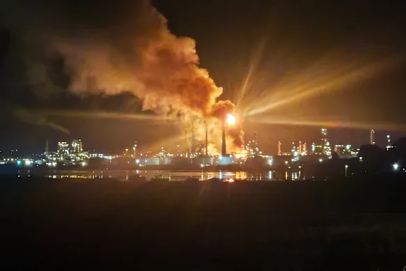 L'incendie de la raffinerie de pétrole de Geelong a accru l'inquiétude face aux pénuries de carburant.
