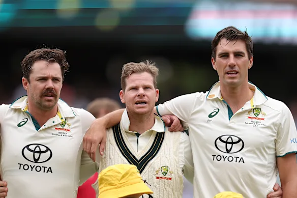 L'équipe de direction australienne : Travis Head, Pat Cummins et Steve Smith.