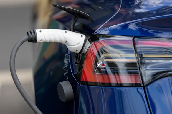 Les sociétés de réseaux électriques ont obtenu l’approbation préliminaire pour construire 14 000 bornes de recharge pour véhicules électriques dans des points noirs mal desservis.