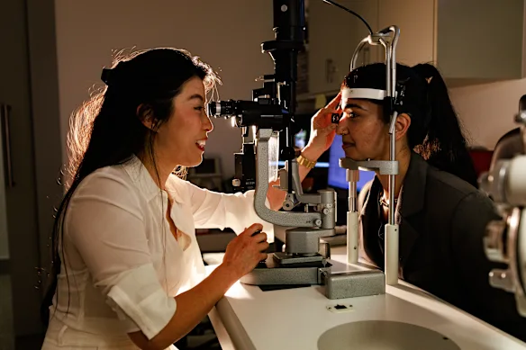 L'ophtalmologiste Dr Tanya Trinh peut en apprendre beaucoup sur la santé cardiaque d'une personne grâce à ses yeux.